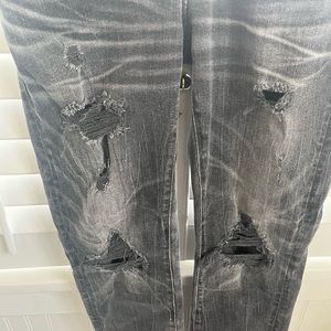 AMERICAN EAGLE MENS 28 x 30 BLACK DENIM RIPPED JEANS